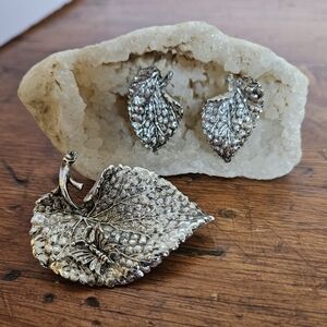 Vintage Silver-tone Leaf Brooch & Earrings Set With Butterfly Detail, Clip Ons